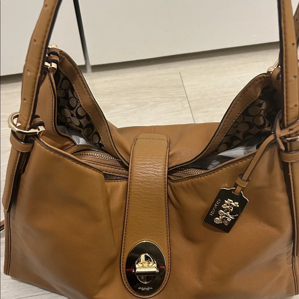 Coach Madison Carlyle Shoulder Bag in Tan